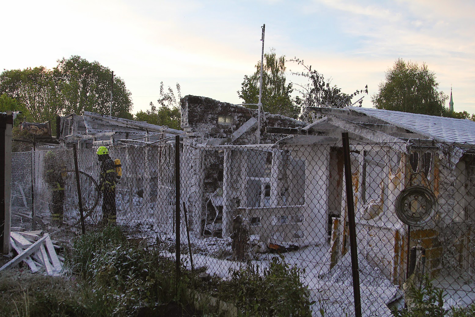 Bernau: Grosseinsatz der Feuerwehr - Bungalow Brand... 51 Bernau LIVE - Dein Stadtmagazin für Bernau bei Berlin