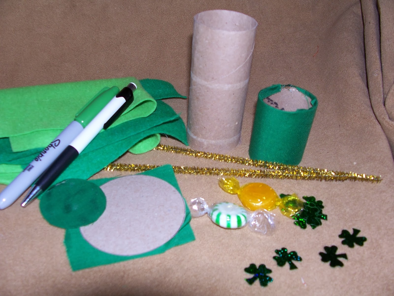 Hum Bug Crafts Toilet Paper Roll Craft For Saint Patricks Day!