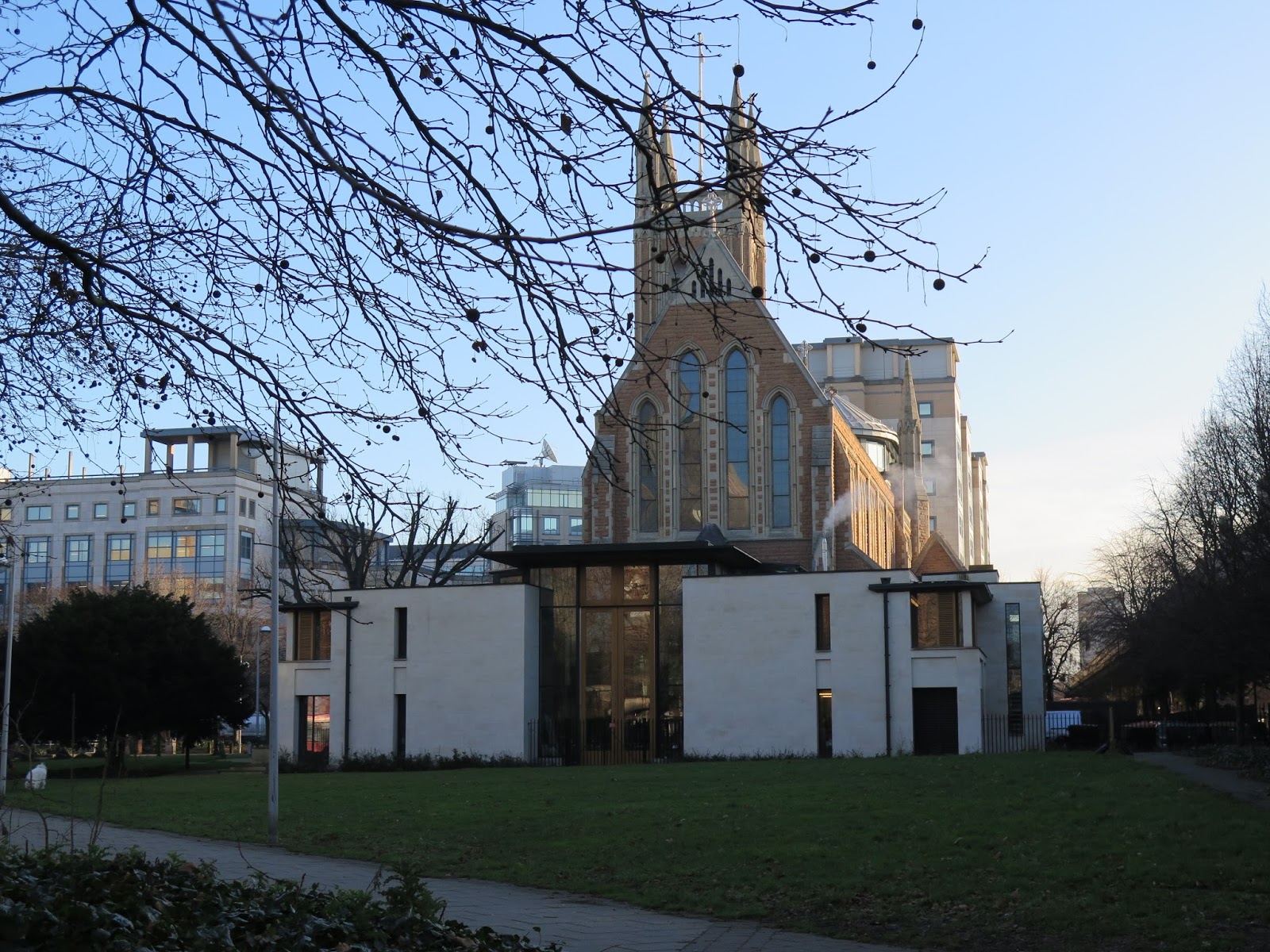 Straining over the blog..... More Tales from an Urbane Flâneur