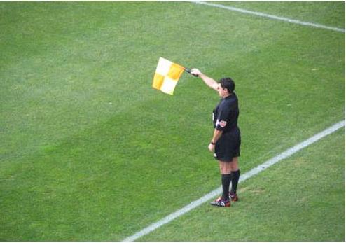 EL MUNDO DEL ABITRAJE "FUTBOL": LOS ARBITROS ASISTENTES Y SU TRABAJO