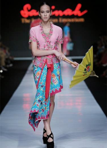 Kebaya Modern Encim  International Kebaya Batik Modern