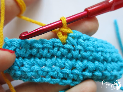 Changing Yarn in Single Crochet - step by step instruction by Pingo - The Pink Penguin