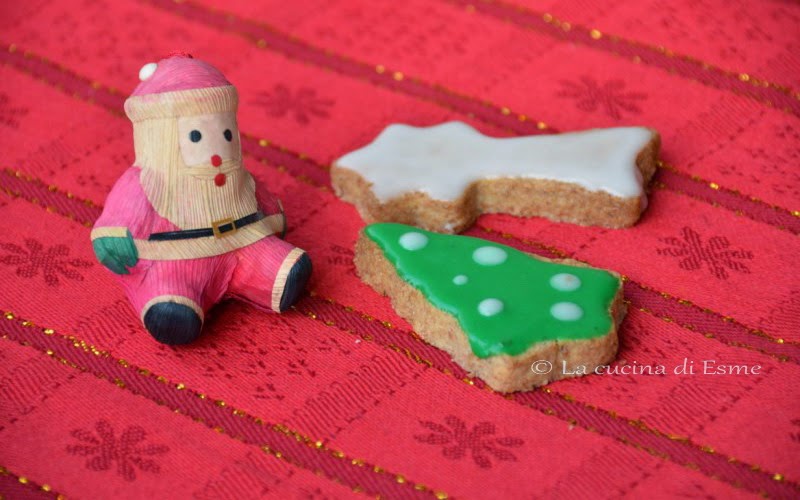 Biscotti natalizi alle nocciole 