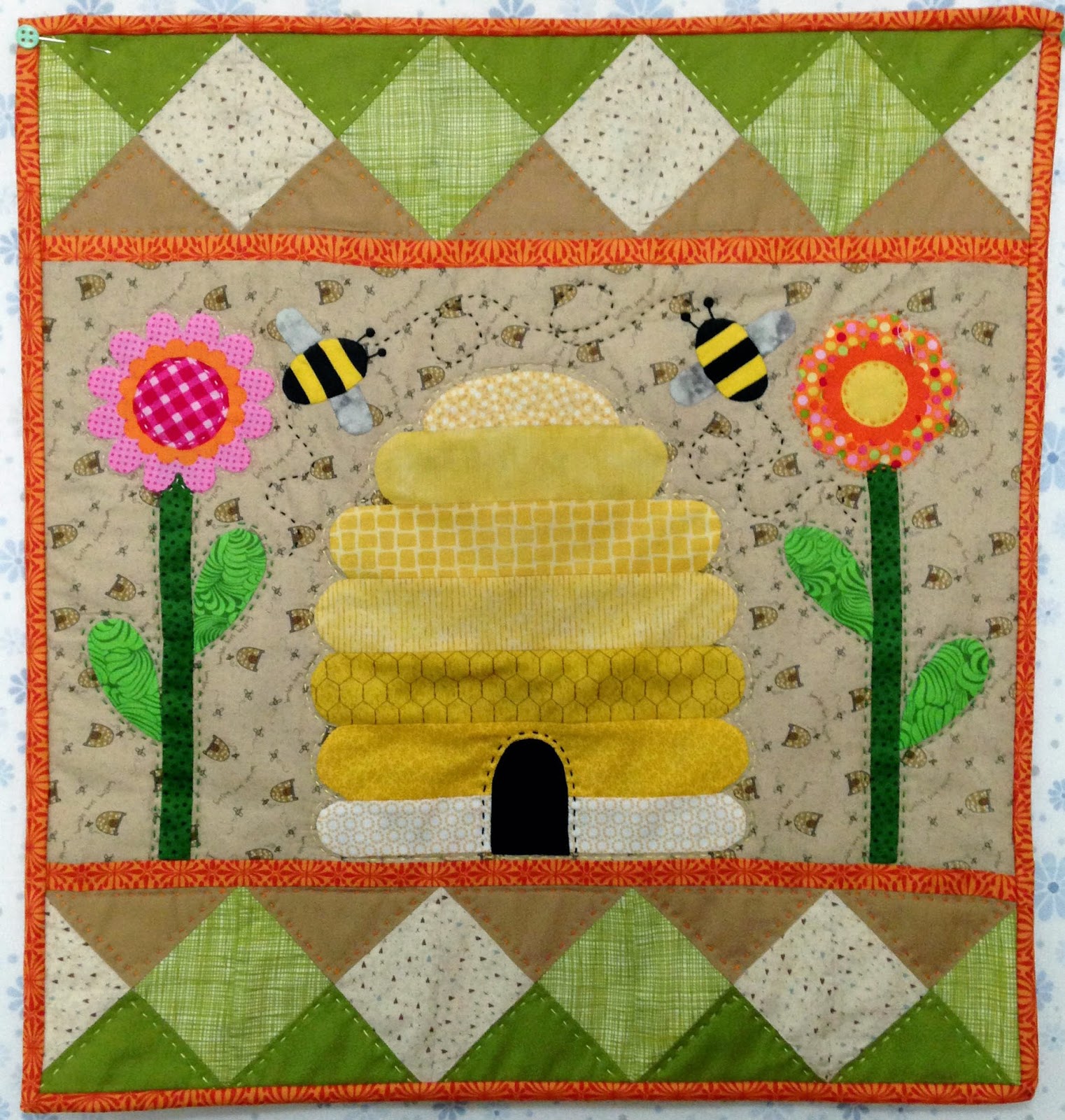 Bendigo Lioness Bee Hive Wall Quilt for sweet Carolyn