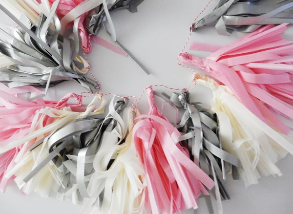 DIY : Guirlande de pompons en papier de soie