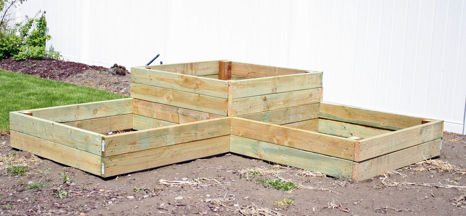 Creative Mommas DIY Tiered Raised Garden Beds