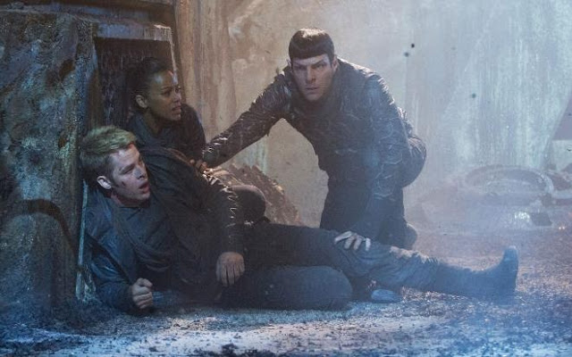 Chris Pine, Zachary Quinto y Zoe Saldana en Star Trek en la Oscuridad