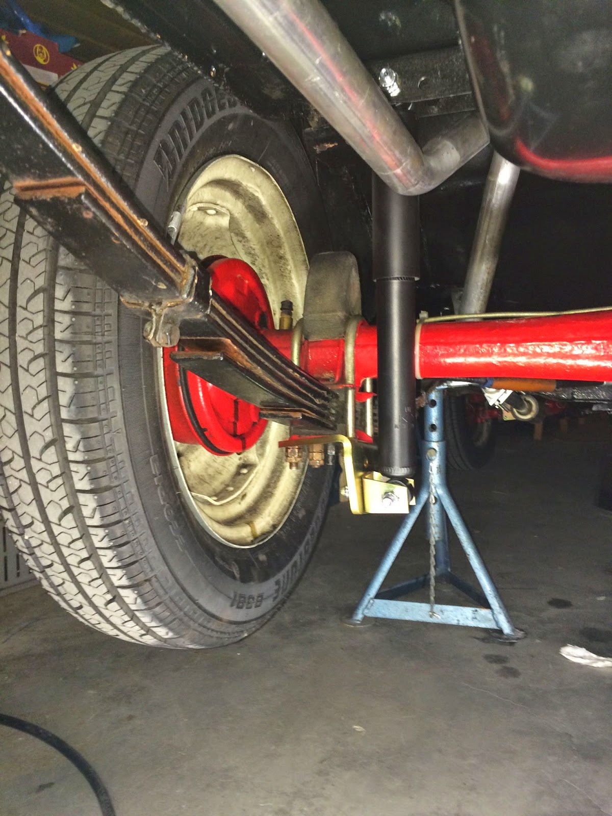 Theo's Morris Minor 1000 Tourer Fitting telescopic shock absorbers rear