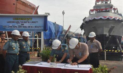 Persmian kapal tunda ke-2 dan pembangunan KCR ke-3 TNI AL