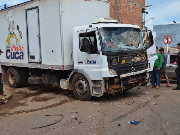 Gari morre ao ser prensado em caminhão de coleta de lixo em RO