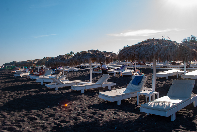 santorini black beach at sunset sunset and rays on santorini black beach evening