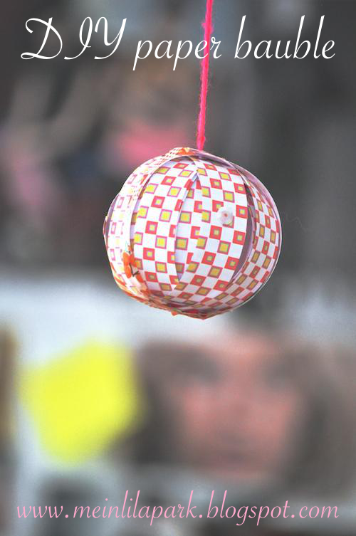 DIY paper baubles and free digital scrapbooking paper - Papierkugeln