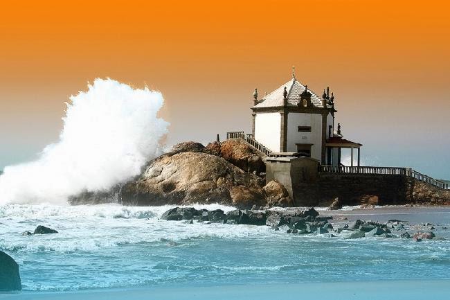 PARAÍSOS EM PORTUGAL CAPELA NOSSA SENHORA DA PEDRA (PRAIA MIRAMAR, VILA