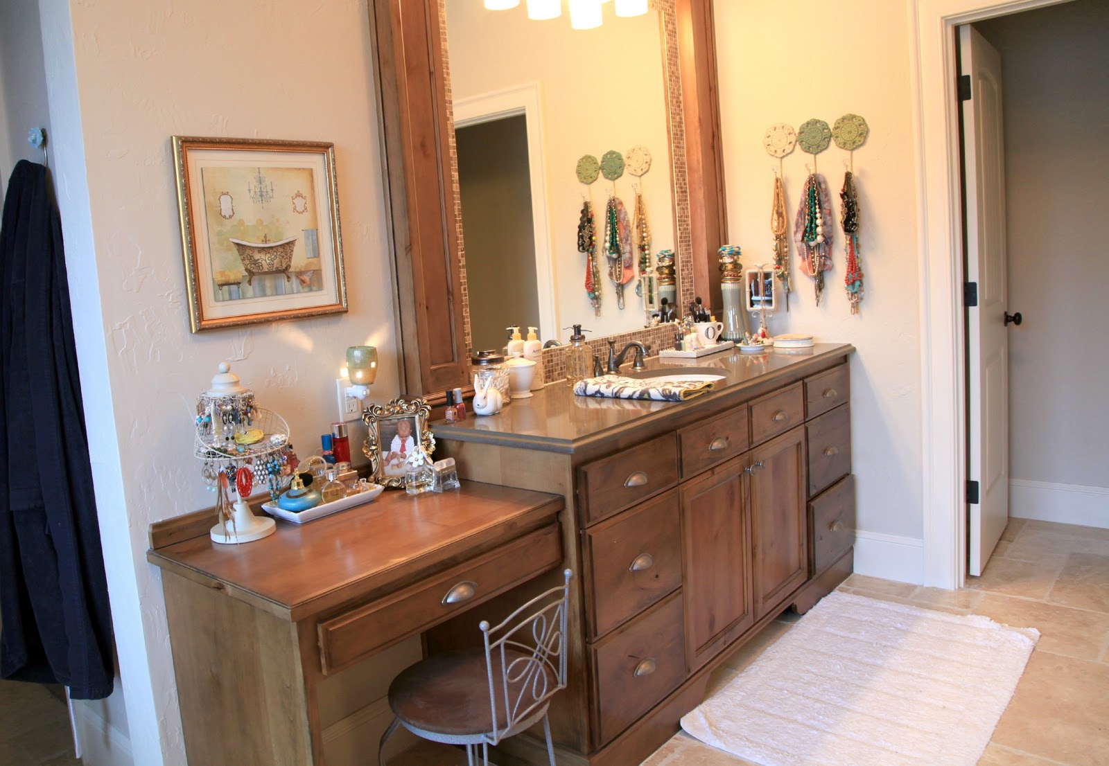vintage pretty:parts of my home...dress up station