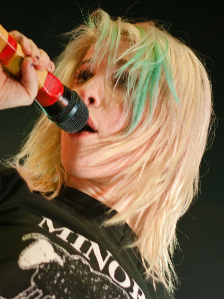 We Are Paramore Hayley Williams Blonde Hair With Blue Bangs