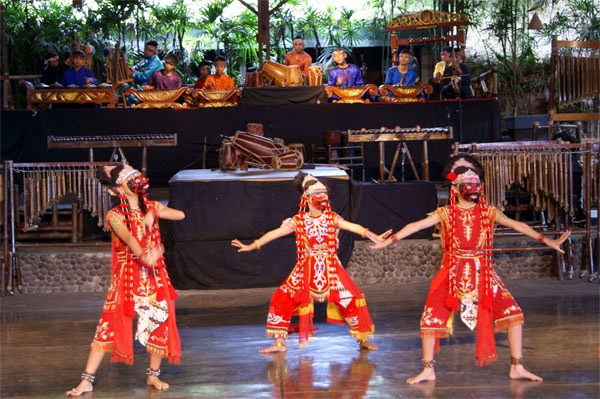 Saung Angklung Udjo Saung Angklung Udjo