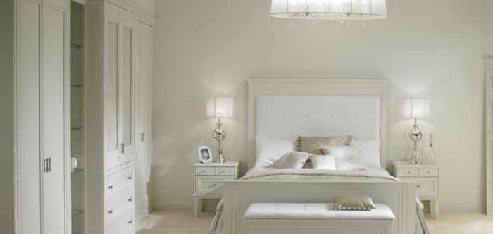Including Swarovski Crystals Handles Including Swarovski Crystals Handles