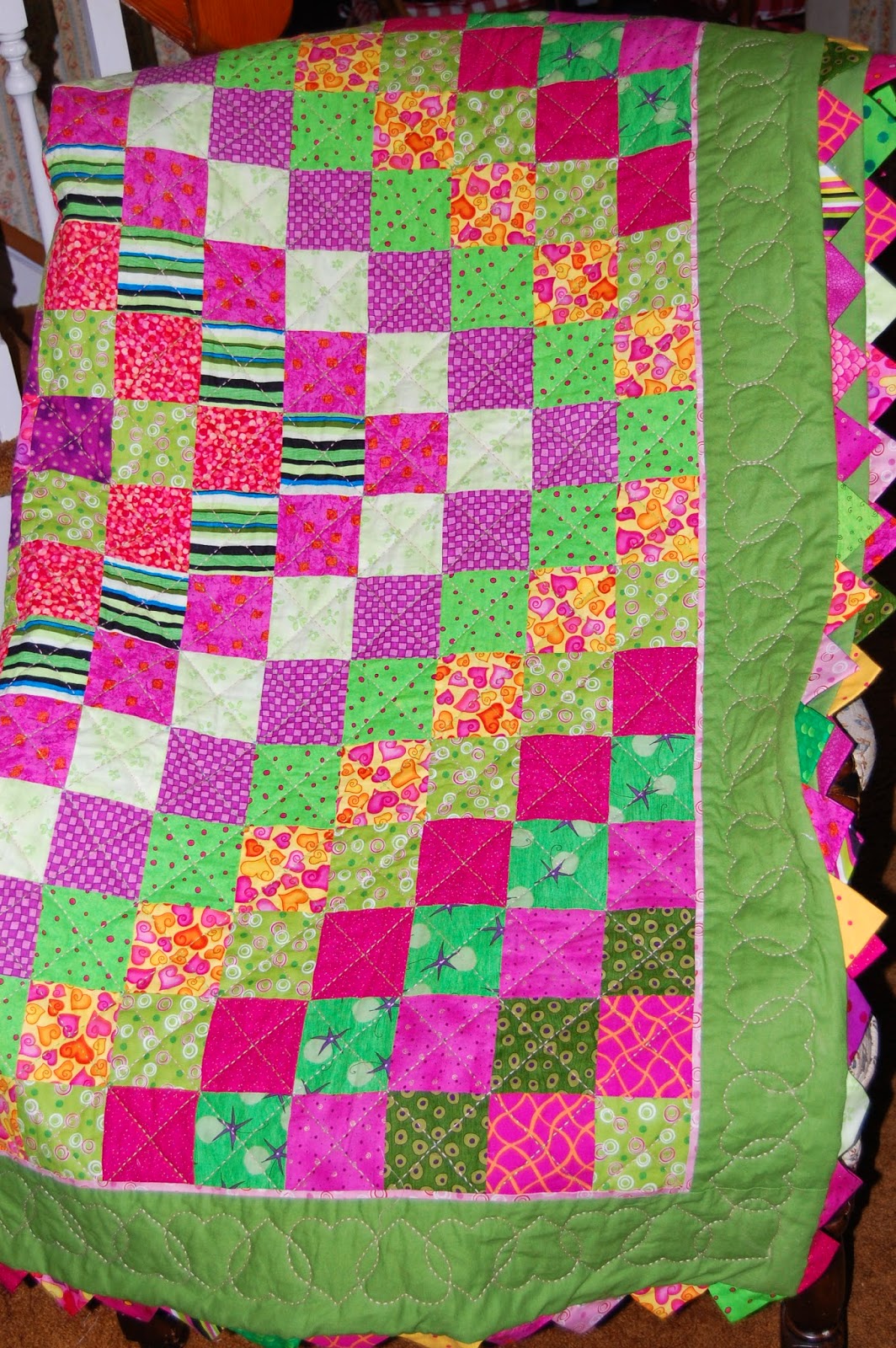 The Domestic Quilter Machine Quilting & Binding Prairie Points on