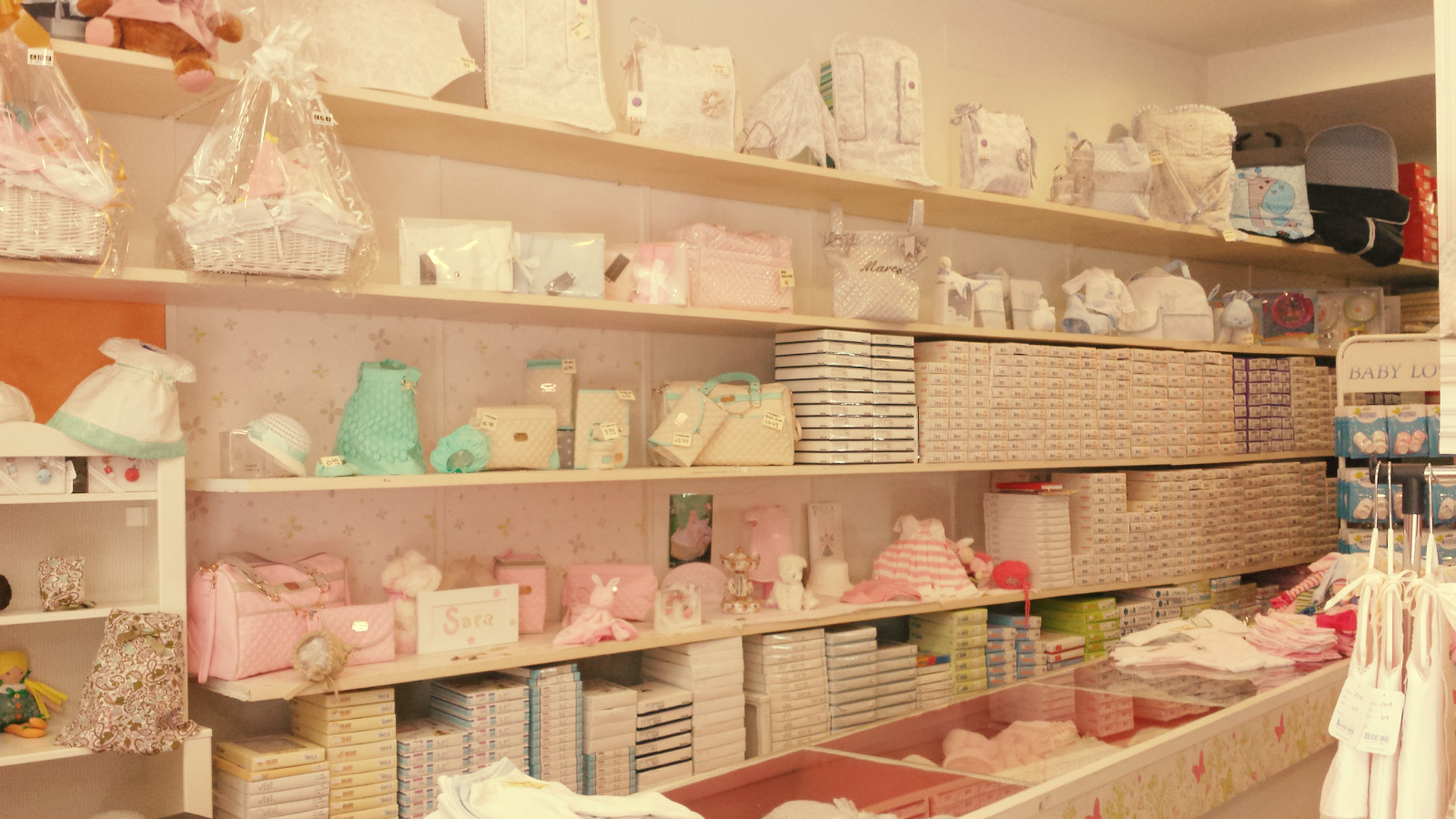 Reportaje - El Precio Fijo : Unikko Bebés | Sacos de silla, mochilas