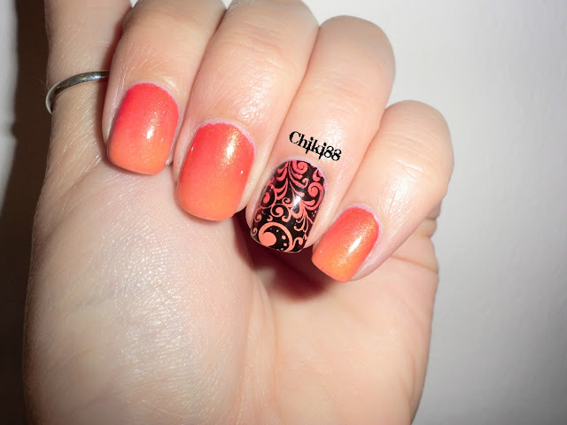 Nail art - Sfumature arancioni - step 2 - foto con flash