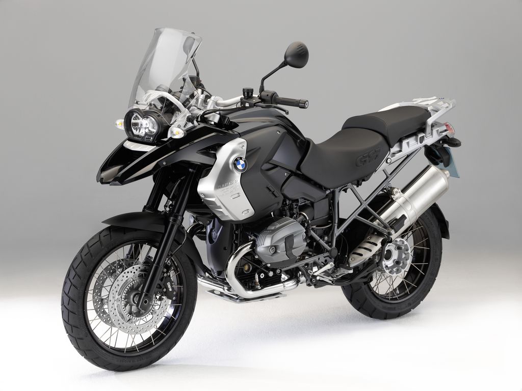http://4.bp.blogspot.com/-IV7-EQG17t0/TeJ4pX4sHaI/AAAAAAAAAR0/MRuNspsT-pw/s1600/2011-BMW-R1200GS-Triple-Black-First-Look.jpg