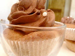 cupcake alla banana e caramello ( servito con tè al bergamotto )