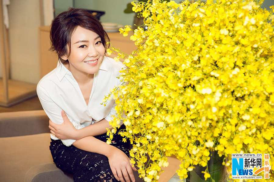 Actress Yan Ni attends commercial activity China Entertainment News