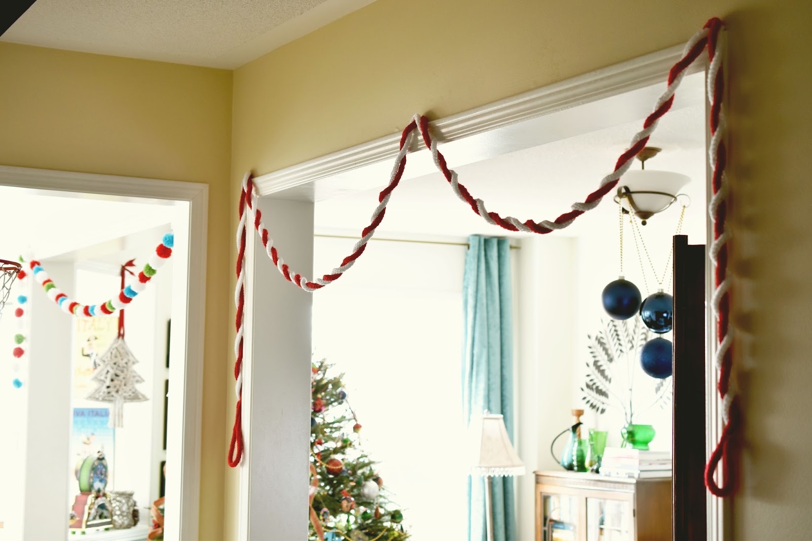 Woman in Real LifeThe Art of the Everyday Loom Knit Holiday Garland
