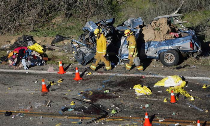Gruesome+Accident+Pictures Although the bodies have been removed it is obvious where at least ...