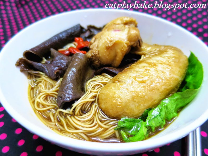 猫兒的天空 黑木耳麻油鸡汤面线 Sesame Oil Chicken Mee Sua Soup with Black Fungus