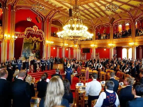 monarchico Re di Norvegia apre il Parlamento