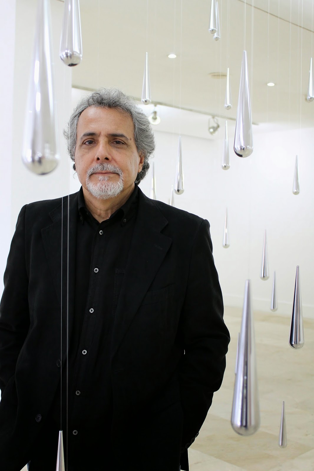 Carlos Medina Escultor - Instalación Gotas Carlos Medina Escultor - Instalación Gotas