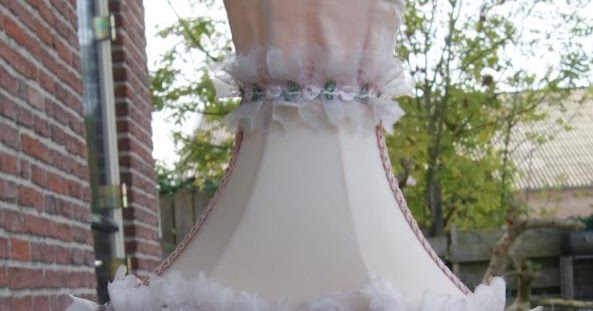 Shabby Chic & Brocante : Kitschige Porzellanlampe