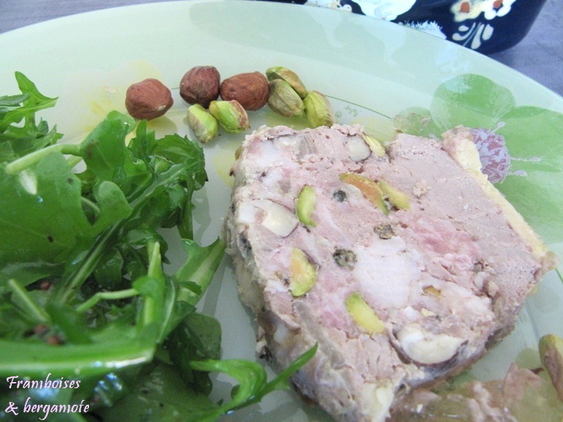 Terrine de canard aux noisettes et pistaches