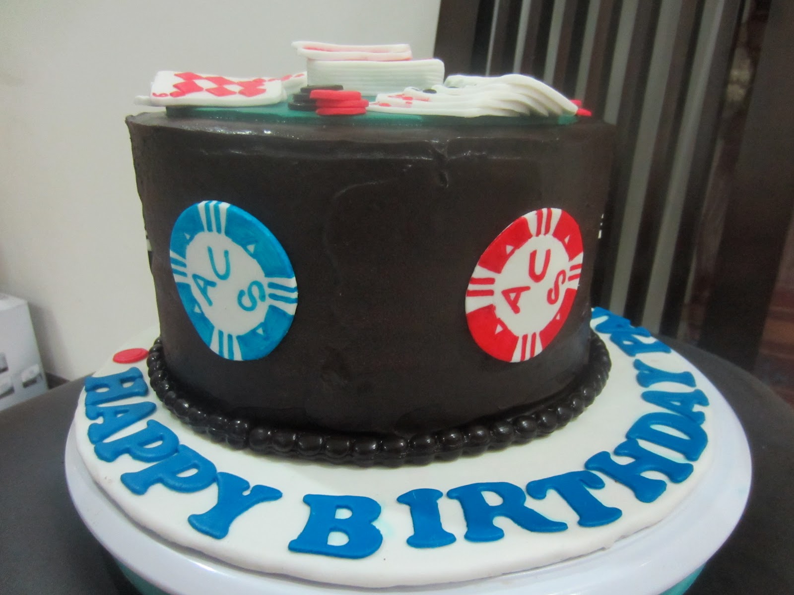 Home May'de Cakes: The Making : Poker table with chips cake