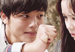 http://4.bp.blogspot.com/-Ih-DtdimRFc/UJ-hUTKlQjI/AAAAAAAADKI/-bVqIUu_hGI/s1600/yeo+jin+goo+kim+so+hyun+missing+you+3.gif