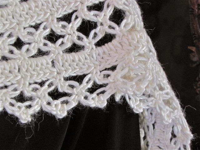 ... Ways to Crochet Into Love Knots (a.k.a. Solomons Knot, Lovers Knot