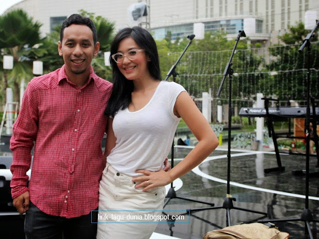 Lirik Lagu Pongky Barata Meski Tlah Jauh (feat. Sophie Lirik Lagu Pongky Barata Meski Tlah Jauh (feat. Sophie