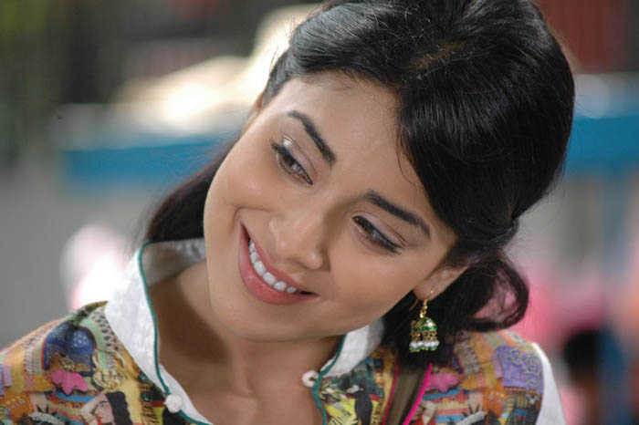 Shriya in Rowthiram movie stills ~ Spinz Actress Online