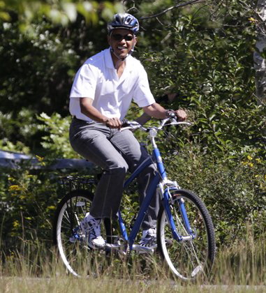 Obama+-+Riding+a+Bike.jpg