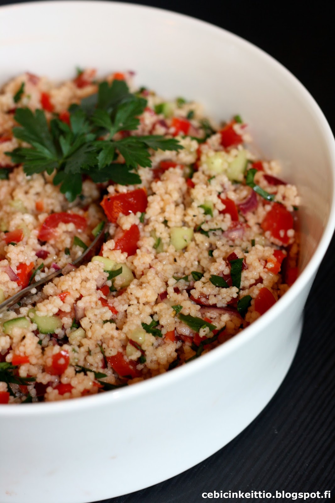 Cebicin keittiössä Couscoussalaatti