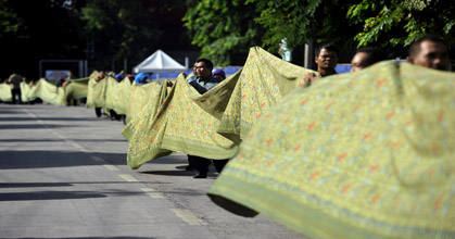 Batik Terpanjang di Dunia Ada di Makassar Batik Terpanjang di Dunia Ada di Makassar