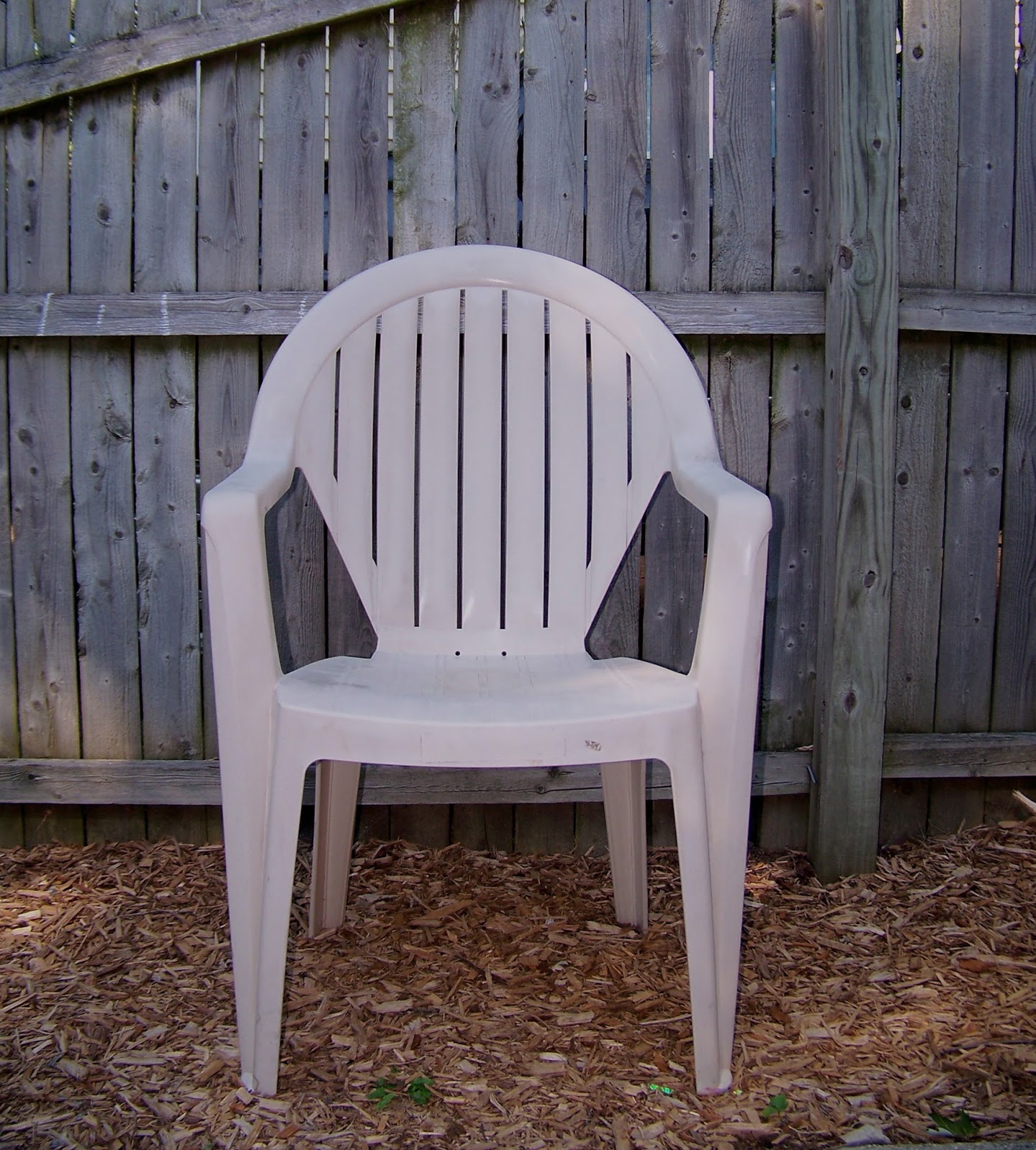 DIY: Painting Plastic Chairs - Three Sisters and Us