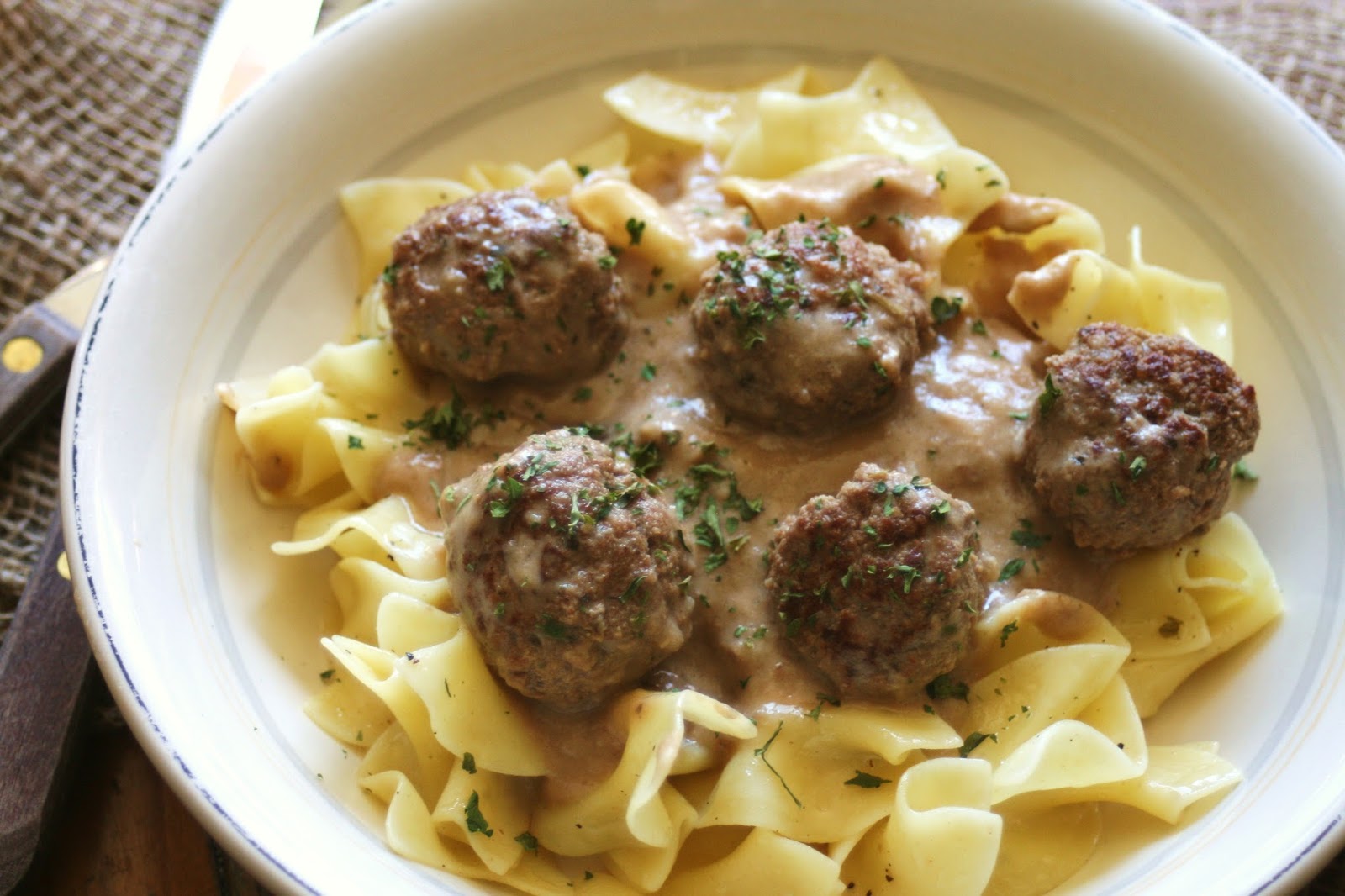 I Thee Cook Slow Cooker Meatballs in Gravy