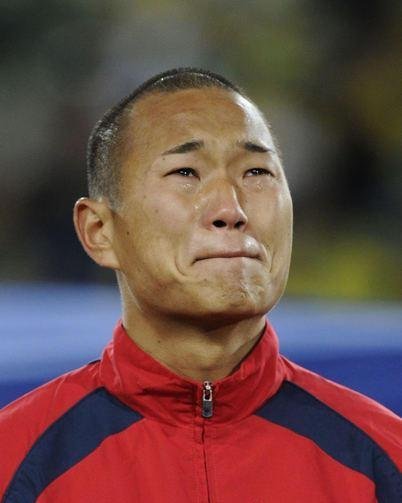 jong-tae-se-crying-2010-south-africa-world-cup-vs-brazil.jpg
