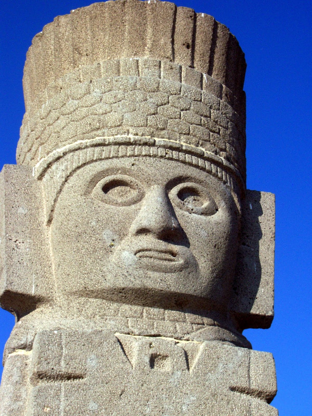 Pepe Martínez LOS CRUELES GUERREROS DE TULA, COMEDORES DE CORAZONES DE