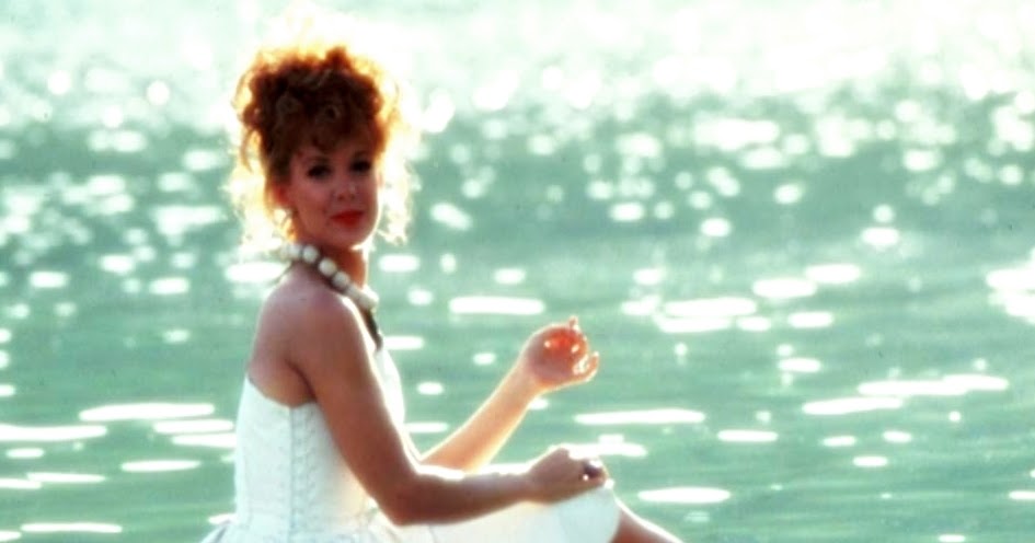 elizabeth perkins naked