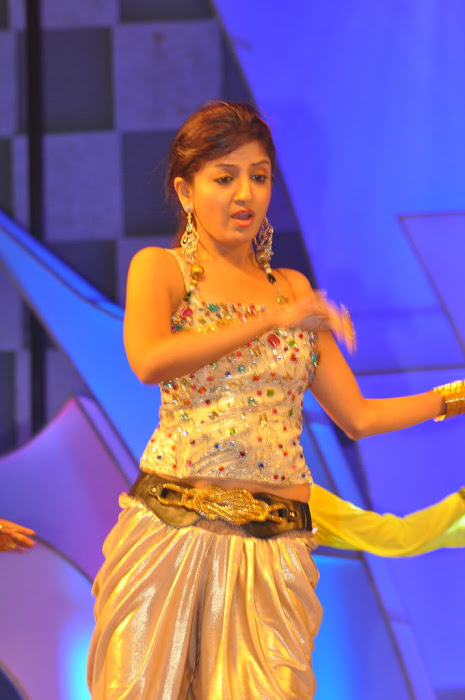poonam kaur new dancing at paruchuri brothers feliciated by tsr, poonam kaur new hot photoshoot