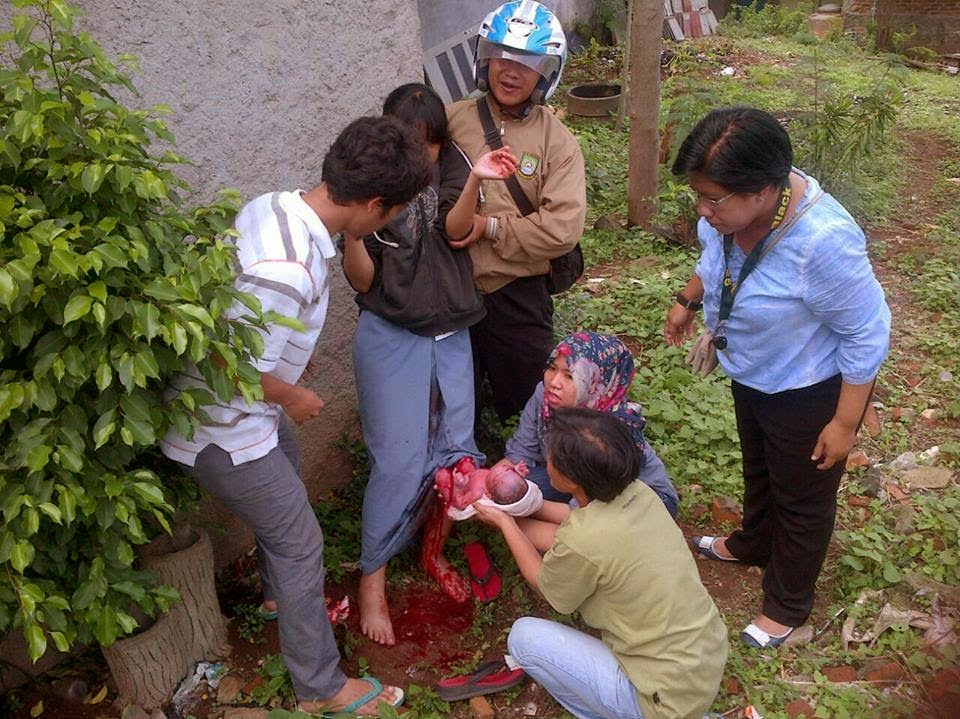 Siswi SMK di Tangerang Melahirkan Di Kebun 