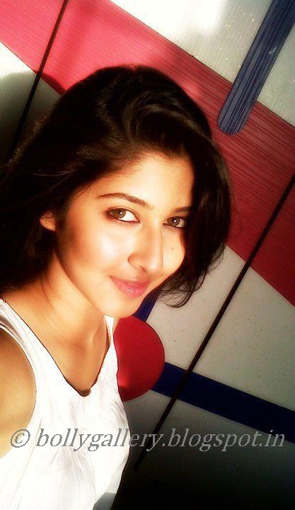 Sonarika Bhadoria Wallpapers New | bollywood latest wallpapers